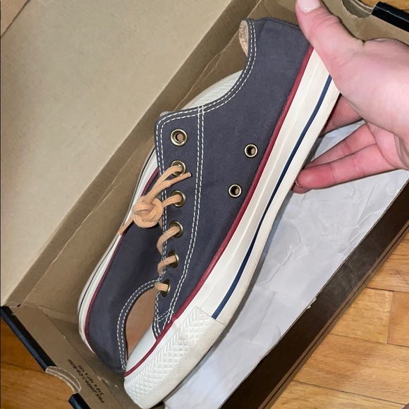 Converse! - Picture 2 of 2